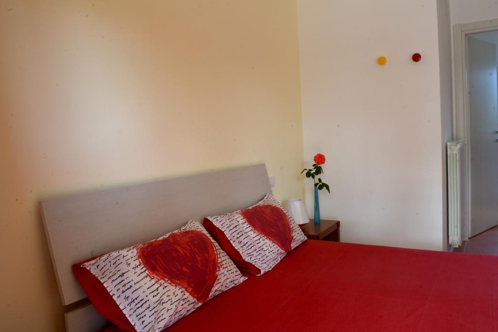 פאנו B&B Sotto Le Stelle חדר תמונה